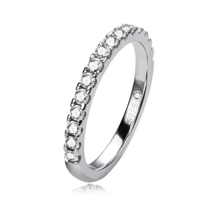 Anel Meia Aliança Moissanite Cravejado Luar Meia Lua