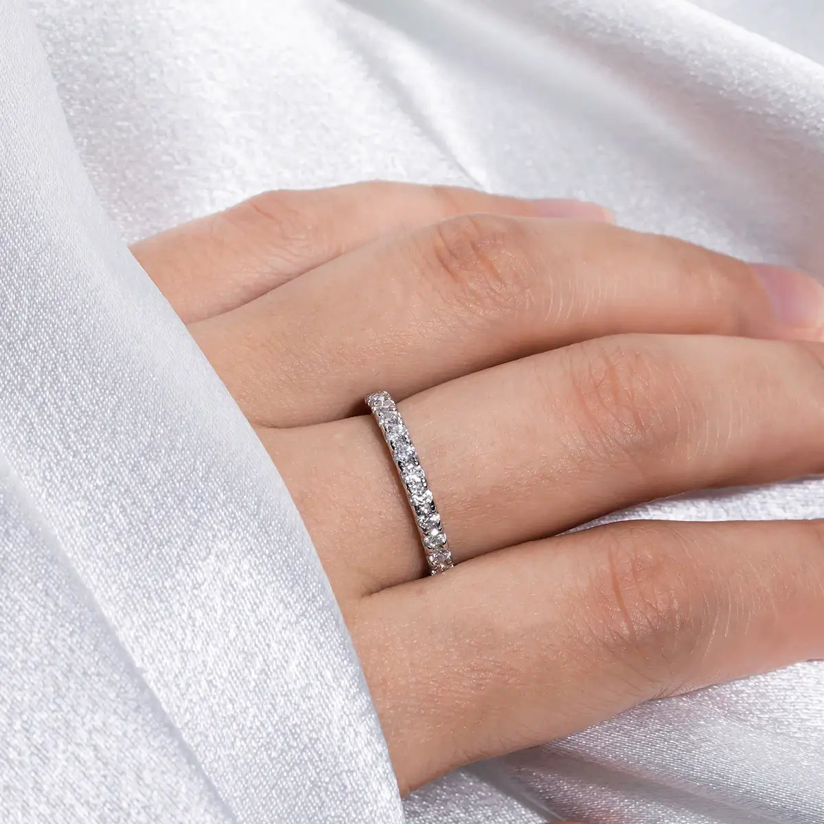 Anel Meia Aliança Moissanite Cravejado Luar Meia Lua