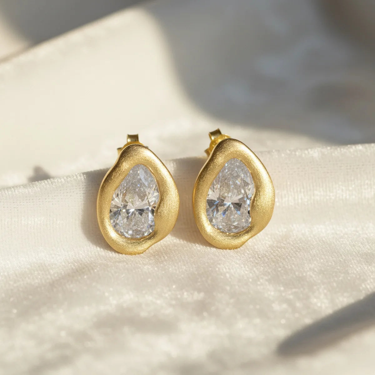 Brinco Gota Moissanite Prata 925 Ouro 18K Luar Magnélia - foto 4