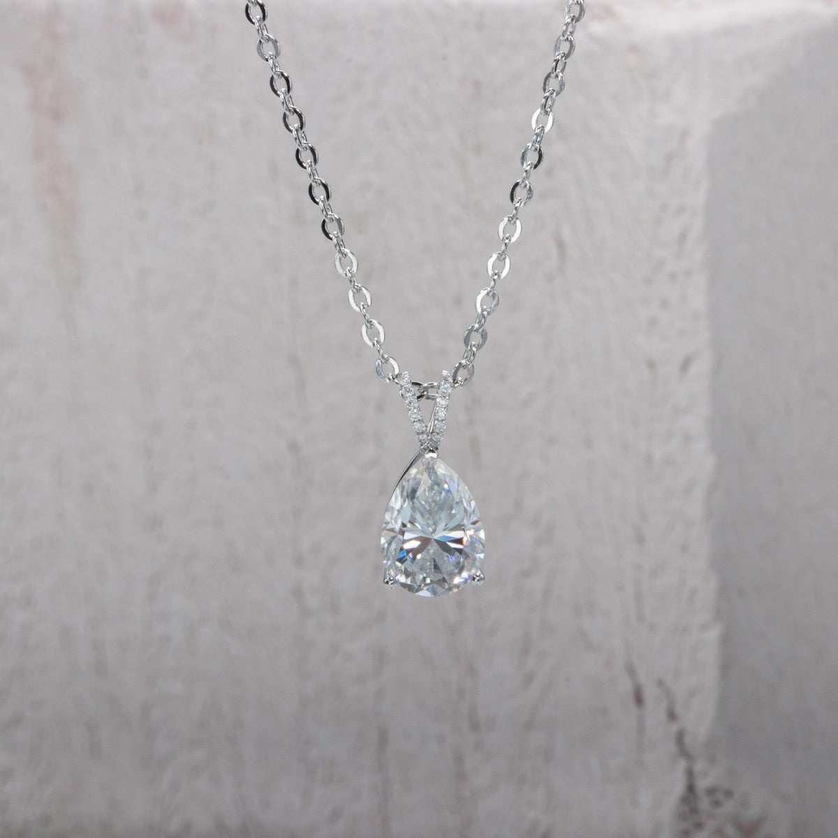 Colar Gota de Moissanite Eternity com Banho Ouro Branco 18K